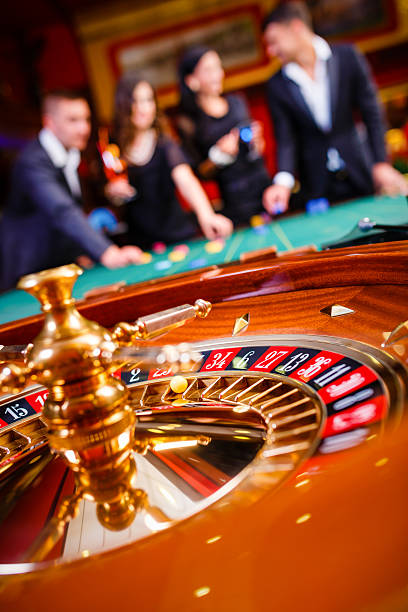 lipoqq live baccarat table with dealer and betting interface